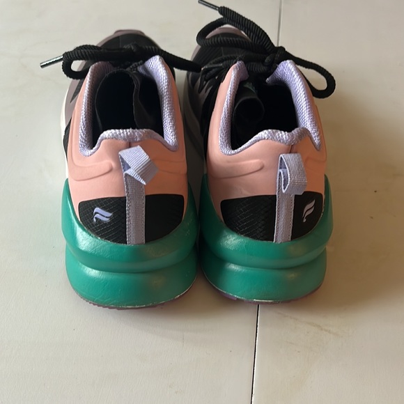 Women’s Fabletics, tennis shoes size 9 1/2 - Picture 3 of 4